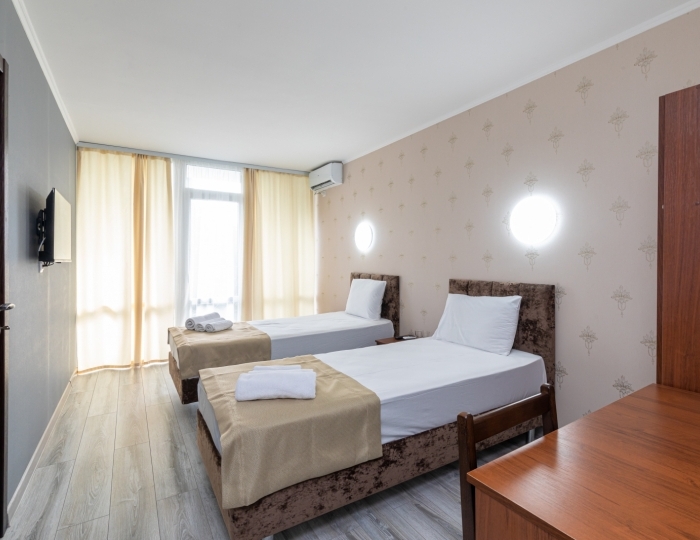 Комфорт 4-местный 2-комн. коннект - Отель «Страна души» Сухум