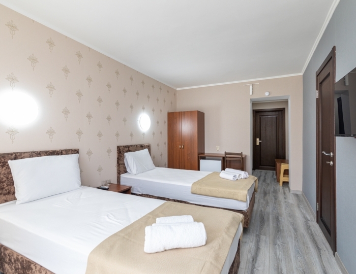 Комфорт 4-местный 2-комн. коннект - Отель «Страна души» Сухум