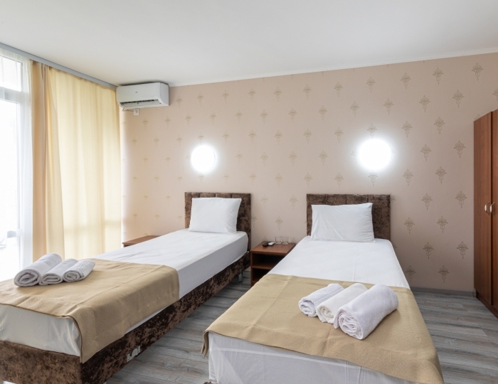 Комфорт 4-местный 2-комн. коннект - Отель «Страна души» Сухум